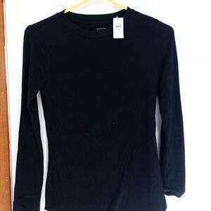 NWT Gap feather T, black long sleeve t-shirt, x-small. ***Two for $30***
